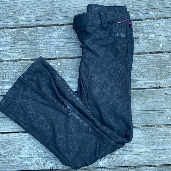 Volcom Stretch Skinny Fit snakeskin print snow pants *Rare* XS - Picture 2 of 6